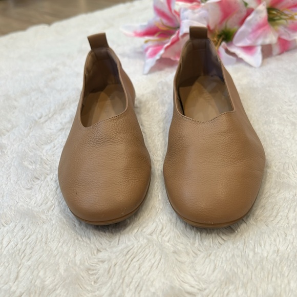 Everlane Italian Leather ‘The Day Glove’ Camel Flats - Picture 6 of 14